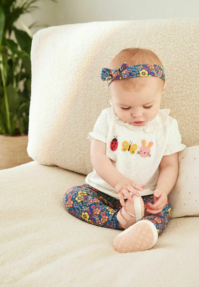 Next SET (0MTHS-3YRS) - Leggings - Hosen - White And Blue Floral Character 5 Next SET (0MTHS-3YRS) - Leggings - Hosen - White And Blue Floral Character – Bild 3