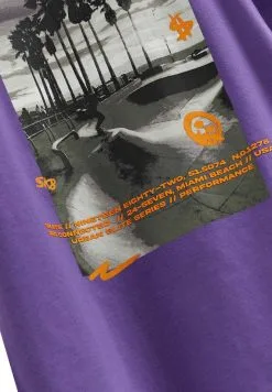 Next SHORT SLEEVE GRAPHIC - T-Shirt Print - Purple Photo Skate 10 Next SHORT SLEEVE GRAPHIC - T-Shirt Print - Purple Photo Skate -Oberbekleidung Verkäufe 201f01303d854ffa9b42c6bea0d097de