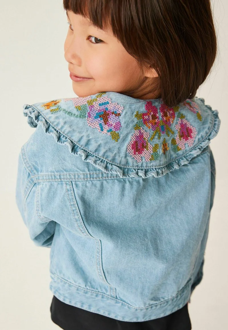 Next TAPESTRY STANDARD - Jeansjacke - Mid Blue 4 Next TAPESTRY STANDARD - Jeansjacke - Mid Blue – Bild 2
