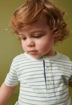 Next SHORT SLEEVE HENLEY AND SET STANDARD - Shorts - Blue White Stripe -Oberbekleidung Verkäufe 7512bdc44c194a4f85dc5d0f35211c95