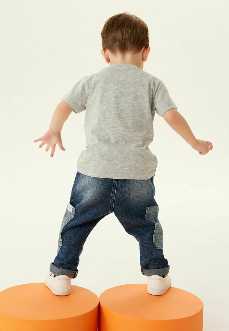 Next PULL ON WITH DOG CHARACTER STANDARD - Jeans Straight Leg - Mid Blue Denim 4 Next PULL ON WITH DOG CHARACTER STANDARD - Jeans Straight Leg - Mid Blue Denim – Bild 3