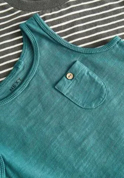 Next SET 4 PACK STANDARD - Shorts - Green Vest & Grey Stripe 11 Next SET 4 PACK STANDARD - Shorts - Green Vest & Grey Stripe -Oberbekleidung Verkäufe bc6a29a32992483bb02c540250c27b02