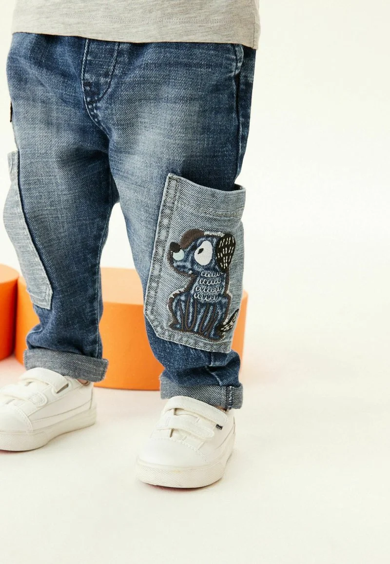 Next PULL ON WITH DOG CHARACTER STANDARD - Jeans Straight Leg - Mid Blue Denim 5 Next PULL ON WITH DOG CHARACTER STANDARD - Jeans Straight Leg - Mid Blue Denim – Bild 4